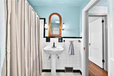 Bath - 112 Heathmore Ave, Pittsburgh, PA 15227 photo 1 of 2