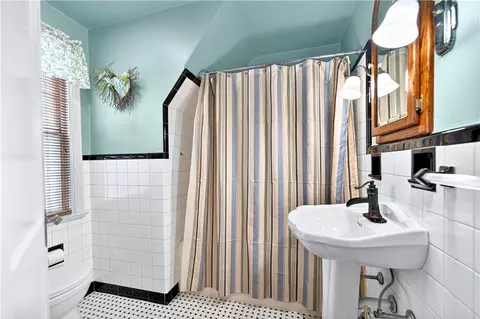 Bath - 112 Heathmore Ave, Pittsburgh, PA 15227 photo 2 of 2