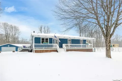 415 Irishtown Rd, Grove City, PA 16127