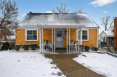 6711 E Barivista Dr, Verona, PA 15147