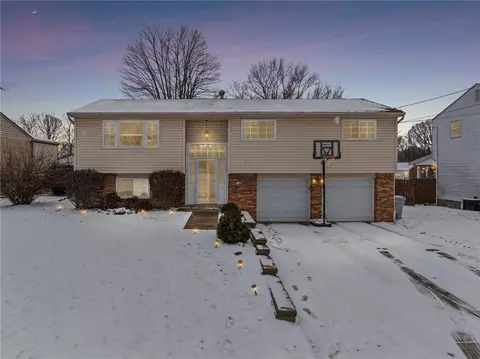 410 Governor Dr, Allison Park, PA 15101