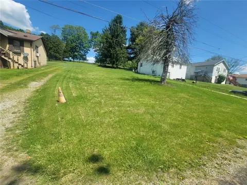 112 Mancha St, Eighty Four, PA 15330 photo 2