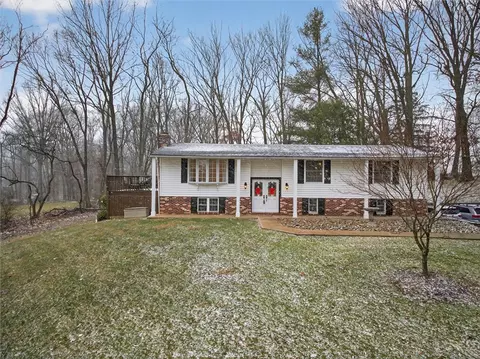 2589 Stone Chip Dr, Allison Park, PA 15101