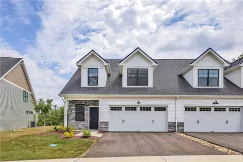 1124 Autumn Woods Dr, Evans City, PA 16033