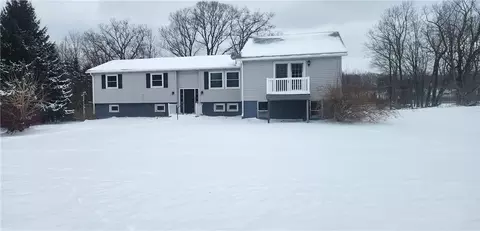 583 Gas Center Rd, Seward, PA 15954