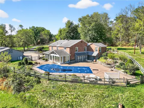 1801 Mccorkle Rd, South Park, PA 15129