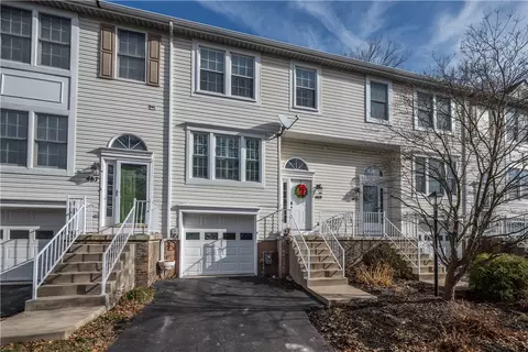 469 Cherryhill Dr, Bridgeville, PA 15017