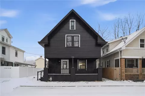 705 4th St, New Brighton, PA 15066