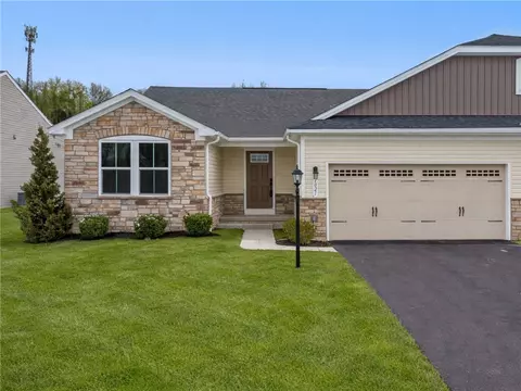 1021 Moria Ct, Claridge, PA 15623