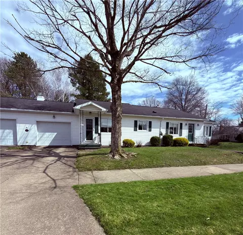76 1st Ave, Greenville, PA 16125