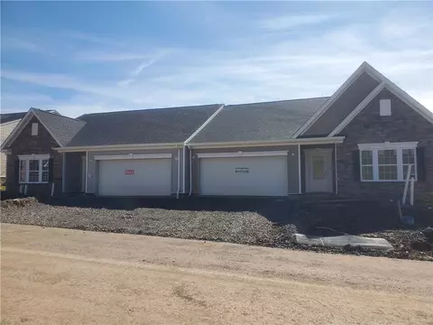 285 Olivia Dr, New Kensington, PA 15068
