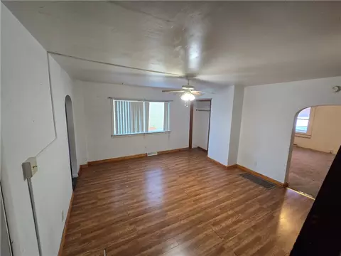 322 Chestnut St, Vandergrift, PA 15690 photo 4