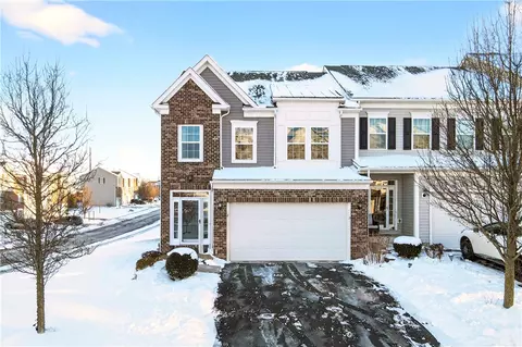 2 Roosevelt Dr, Mckees Rocks, PA 15136