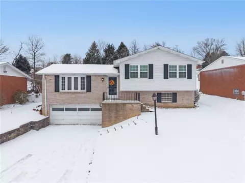 1718 Diane Merle, North Huntingdon, PA 15642