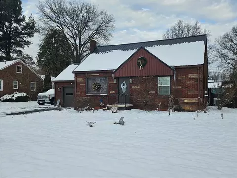 102 W Elizabeth, New Castle, PA 16105