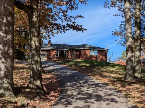 338 Moon Clinton Rd, Coraopolis, PA 15108