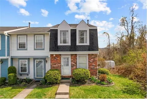 220 Olde Orchard Dr, Bridgeville, PA 15017