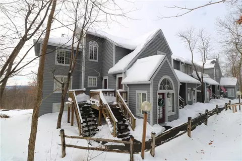 2212 S Ridge Ter, Hidden Valley, PA 15502