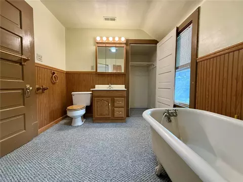 Bath - 1126 Penn Ave, Vandergrift, PA 15690 photo 3 of 3
