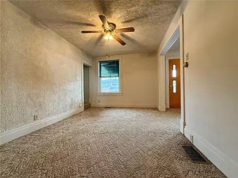 Living - 1126 Penn Ave, Vandergrift, PA 15690 photo 2 of 9