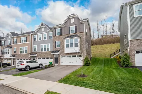 412 Greenwood Dr, Canonsburg, PA 15317
