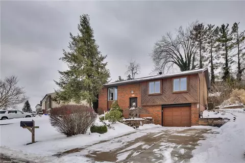 334 Florida Dr, Oakdale, PA 15071
