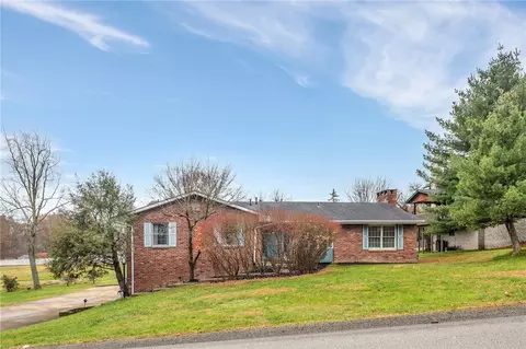 105 Lynn Ann Dr, New Kensington, PA 15068