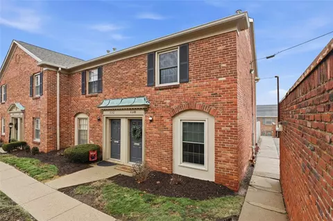 130 Jamestown Ct, Pittsburgh, PA 15216