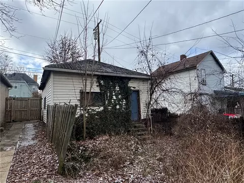 Exterior - 166 Grant Ave, Vandergrift, PA 15690 photo 3 of 4