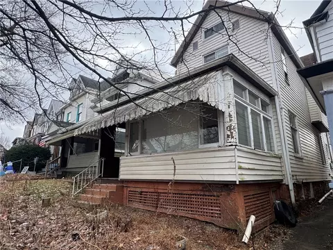 Exterior - 166 Grant Ave, Vandergrift, PA 15690 photo 4 of 4