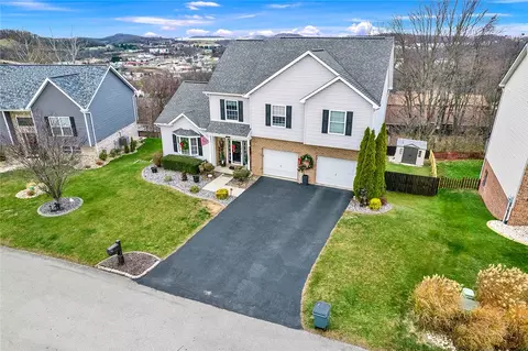 132 Edgewood Dr, New Stanton, PA 15672