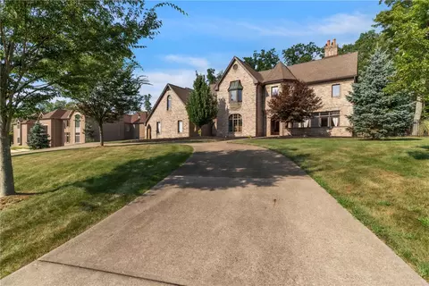 2167 S Villa Dr, Gibsonia, PA 15044