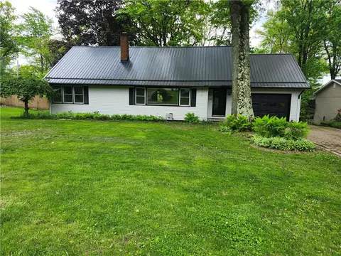 326 Frazier, New Castle, PA 16105