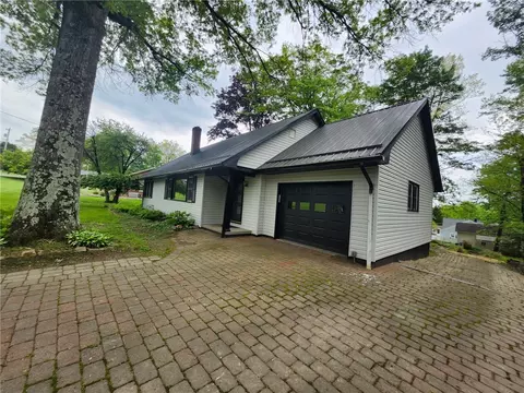 326 Frazier, New Castle, PA 16105