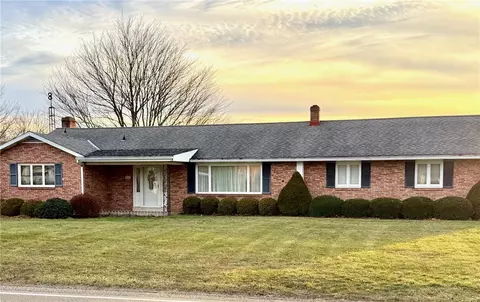 830 Hartzell School Rd, New Brighton, PA 15066