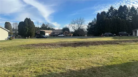 112 Shawnee Dr, Natrona Heights, PA 15065