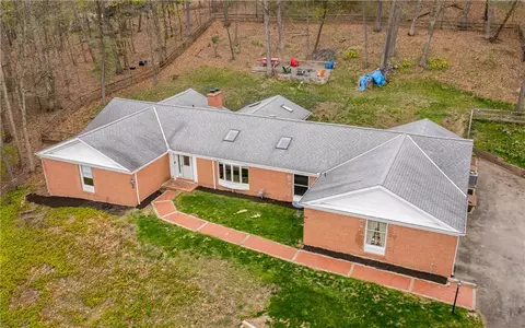 507 Buttermilk Ln, Bradford Woods, PA 15015