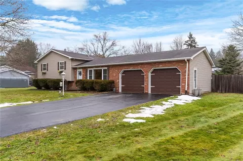 3 Redwood Dr, Greenville, PA 16125