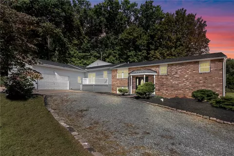 138 Nursery Ln, Butler, PA 16002