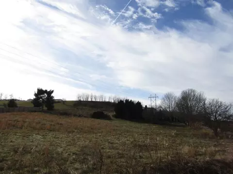 213 Bauer Ln, Scottdale, PA 15683