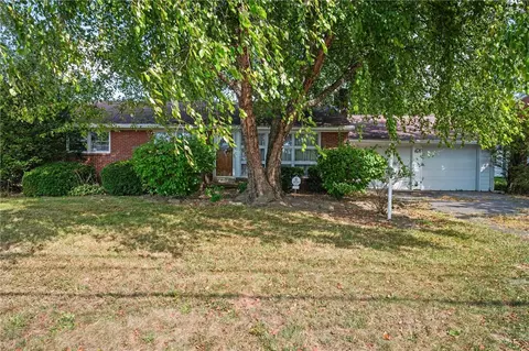 39 S Buhl Farm Dr, Hermitage, PA 16148