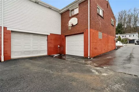 Exterior - 910 Colonial Manor Rd, Irwin, PA 15642 photo 6 of 6