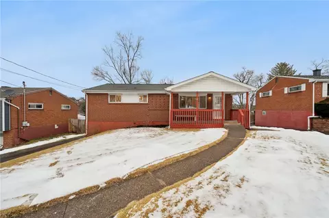 910 Colonial Manor Rd, Irwin, PA 15642