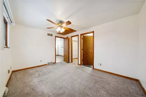 Bedroom - 910 Colonial Manor Rd, Irwin, PA 15642 photo 2 of 6