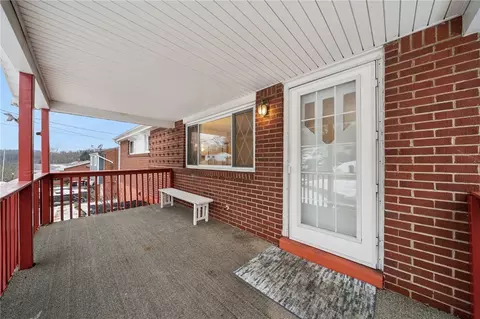 Exterior - 910 Colonial Manor Rd, Irwin, PA 15642 photo 3 of 6