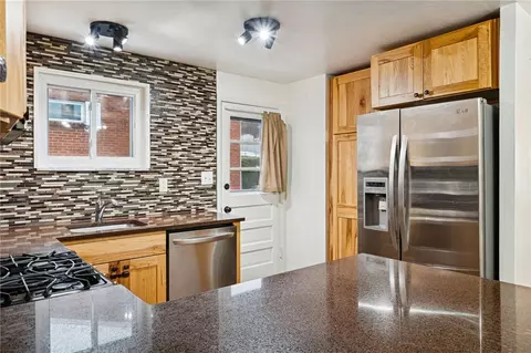 Kitchen - 910 Colonial Manor Rd, Irwin, PA 15642 photo 4 of 5