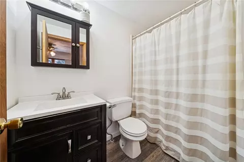 Bath - 910 Colonial Manor Rd, Irwin, PA 15642 photo 1 of 3