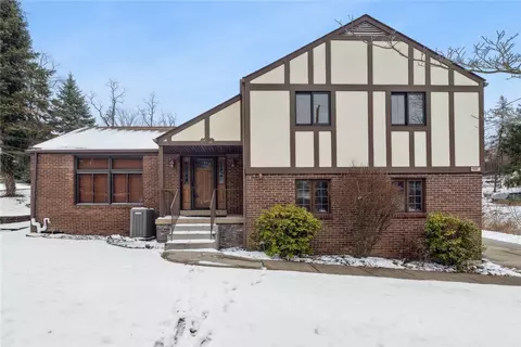 982 Braddock Rd, Pittsburgh, PA 15221