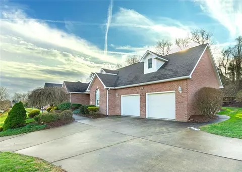 1031 Lexington Dr, Export, PA 15632 photo 2