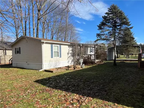 35 Emerald Dr, Grove City, PA 16127